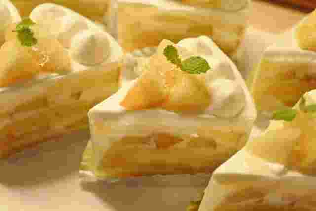 甘い桃たっぷりのショートケーキ