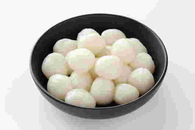 白玉粉から作られたつるっとなめらかさが特徴の白玉団子