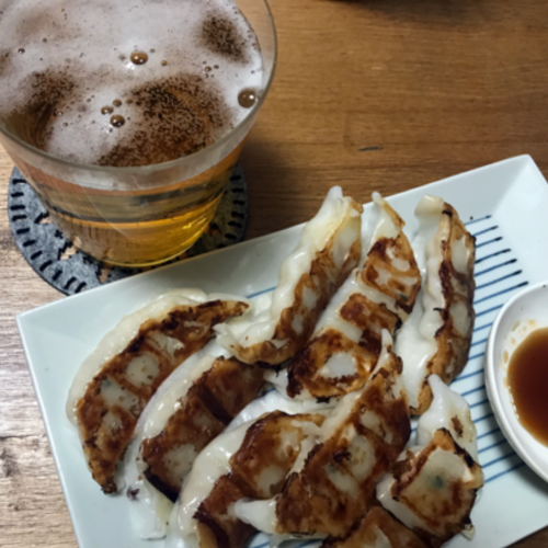 餃子がお皿に盛られている様子