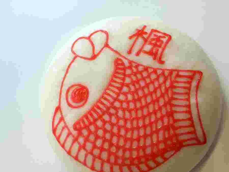 鯛の絵が描かれた一升餅