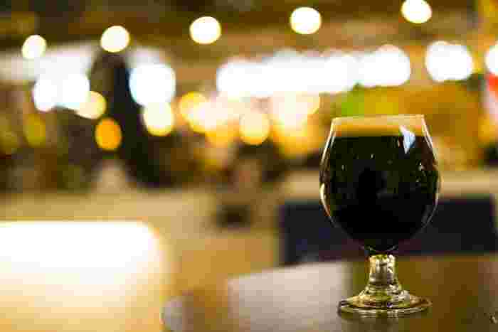 黒ビールグラス