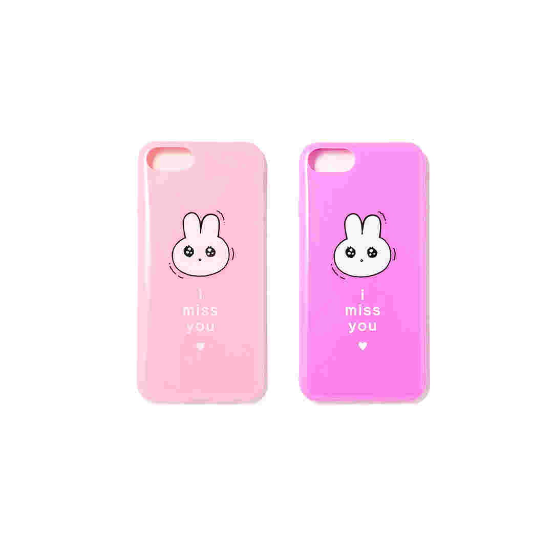 うるうるしている表情のうさぎがかわいいスマホケース