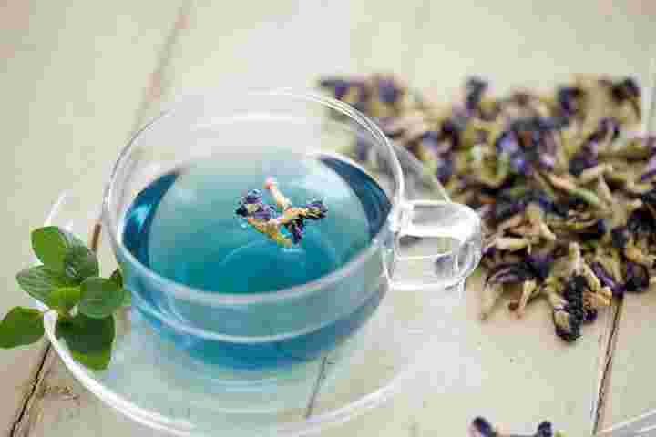 青の花茶の画像