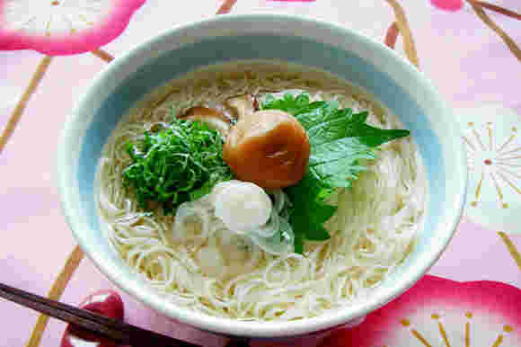 梅を乗せたにゅうめん