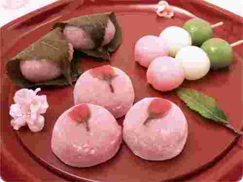 3種類の和菓子が盛り付けられている