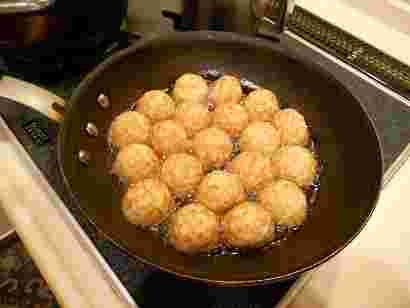 フライパンで冷凍たこ焼き調理