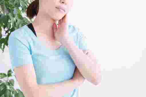 健康について頭を悩ます女性