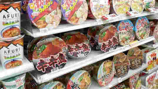 カップラーメン売り場