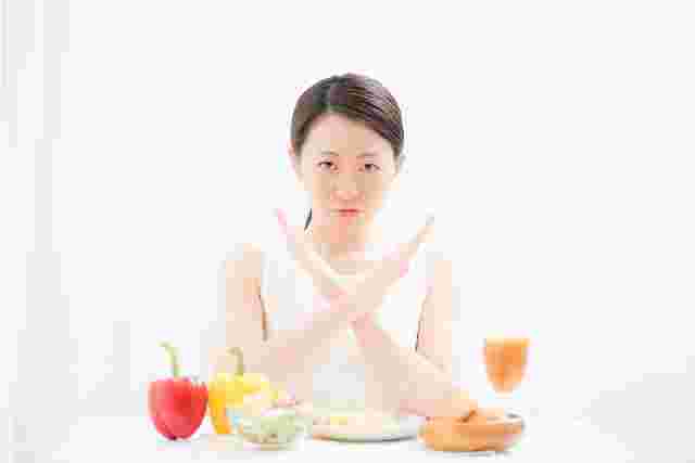 否定している人のイメージ画像