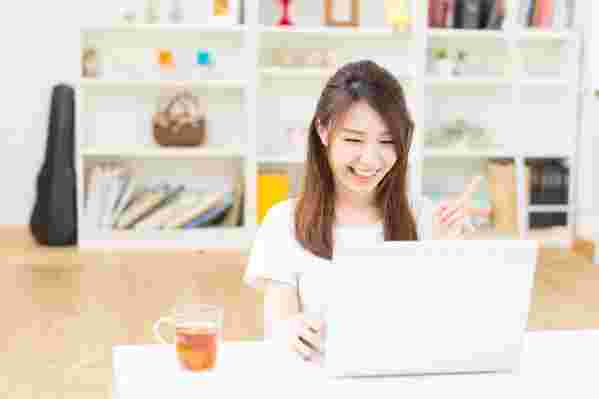 ネット注文女性フリー画像