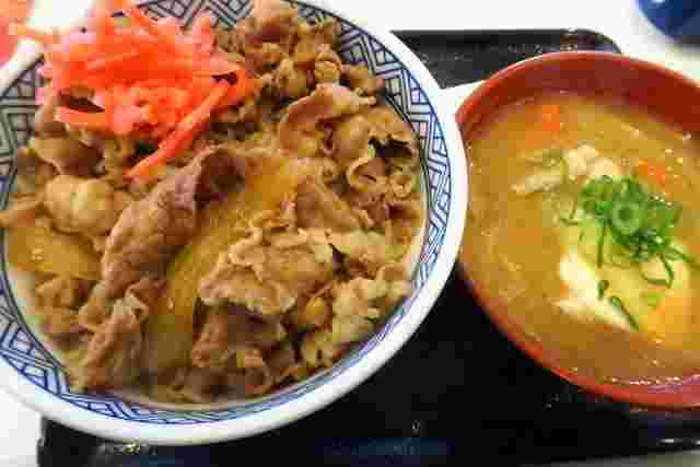 吉野家の牛丼と豚汁