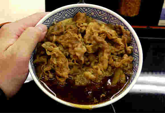 つゆでいっぱいの牛丼