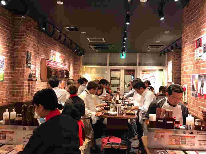福岡天神店の様子
