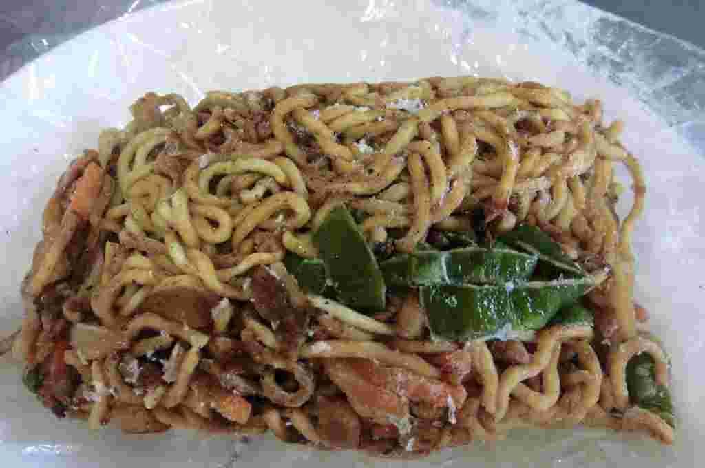 冷凍した焼きそば麺の画像