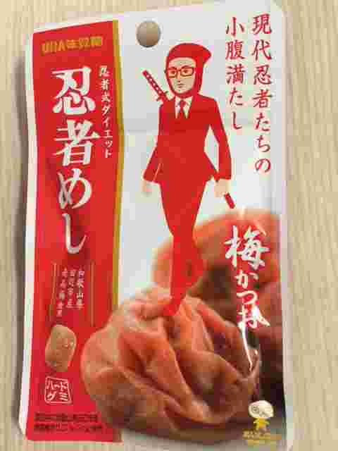 「UHA味覚糖・忍者めし梅かつお味」のお菓子