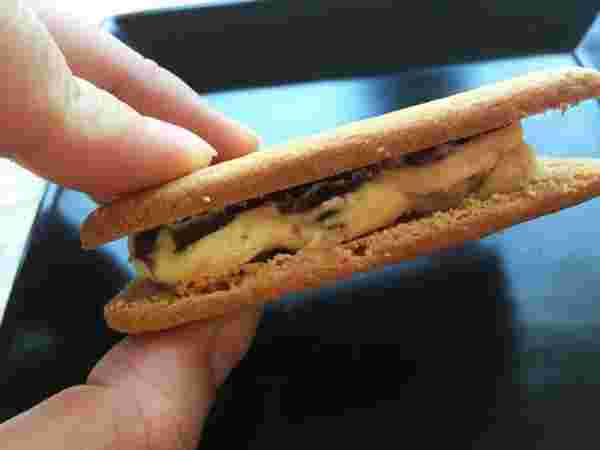 バターサンドクッキーを横から見た図