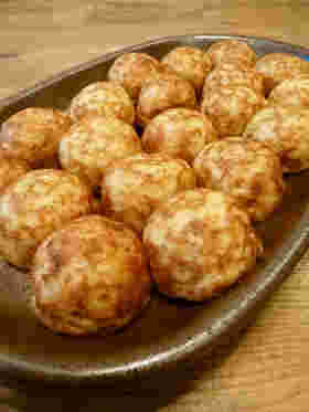 ラップなしで冷凍たこ焼きをレンジにかけるイメージ
