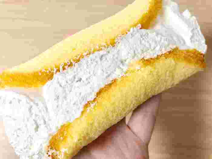 片手にまるごとバナナを1個のせているところ