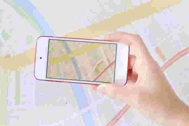 スマホでマップを照らし合わせる