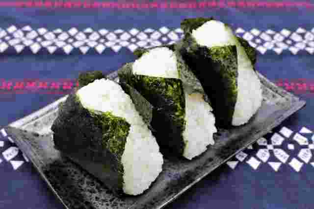 海苔を巻いたおにぎり