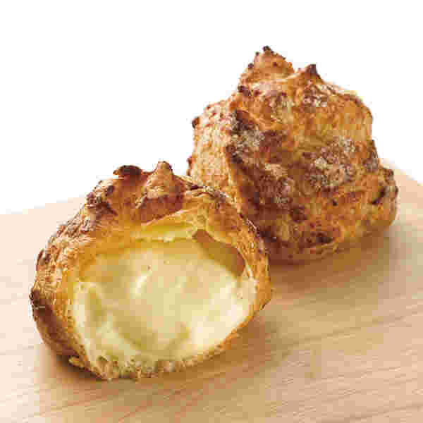 甘さが口いっぱいに広がる贅沢な深焼きのシュークリーム