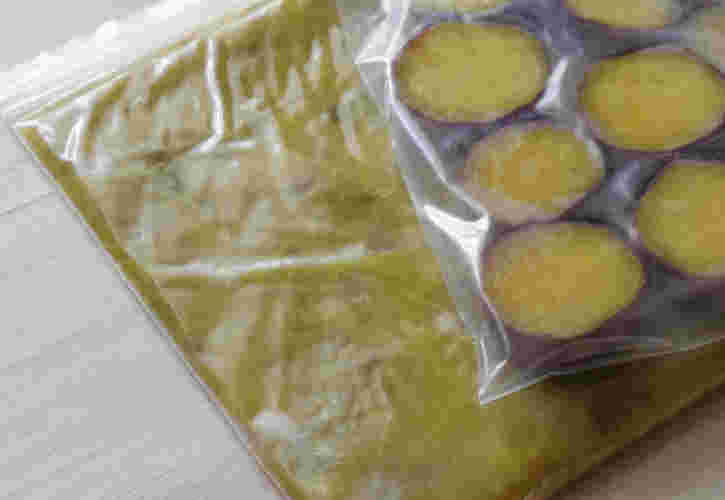 冷凍用に茹でたさつまいもとつぶしたさつまいも
