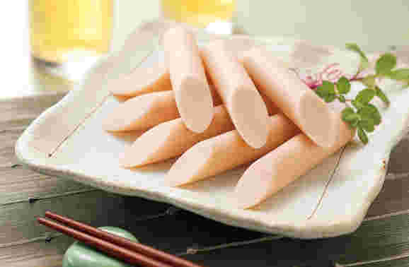 お皿に盛った魚肉ソーセージ
