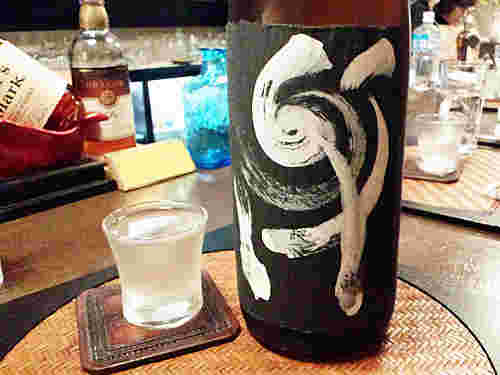 笹一酒造 木火土金水とロック割されたコップ