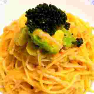 アボガド明太キャビアのせパスタ