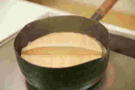 落し蓋をした片手鍋