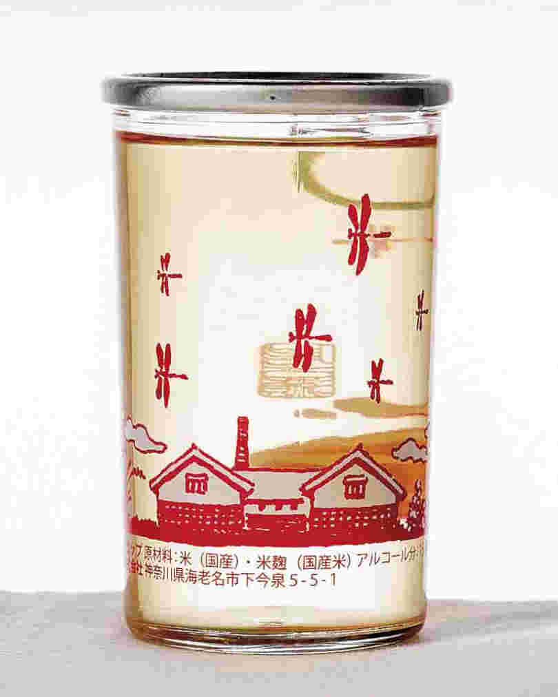 赤とんぼが描かれているカップ酒