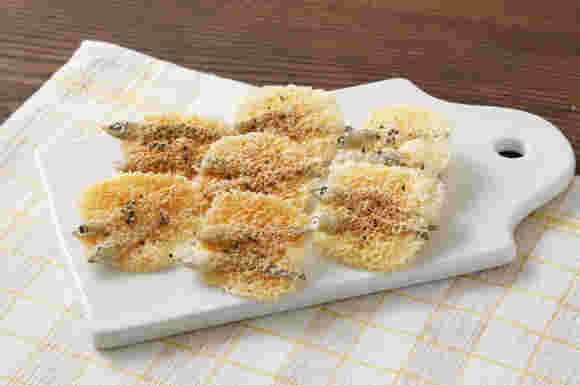 カルシウムが豊富な小魚チーズのせんべいのイメージ画像
