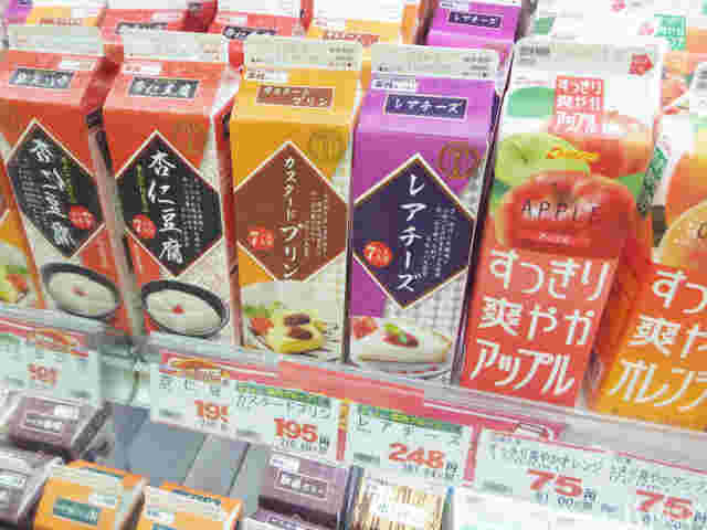 業務スーパーのお菓子コーナーの画像