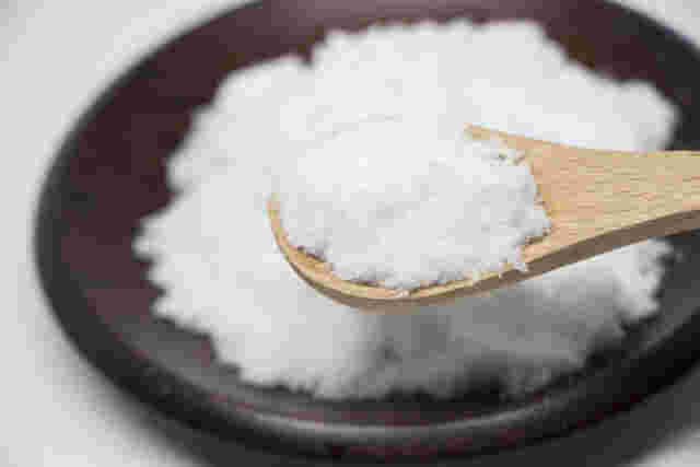上白糖をスプーンですくった状態
