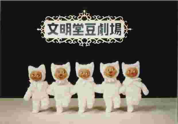 操り人形の猫がダンスするCM