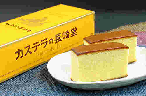 黄色の箱入りカステラと切り分けた2個ノカステラ