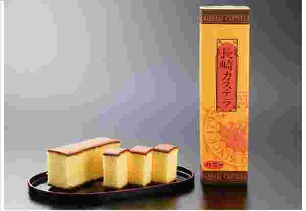 箱入り長崎ｶカステラハニーと切り分けたカステラ4つ