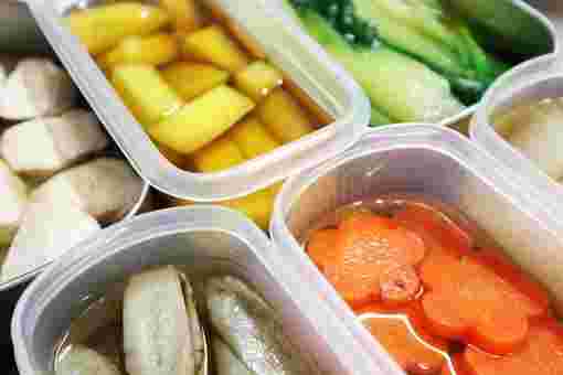 食品を小分けにして保存する
