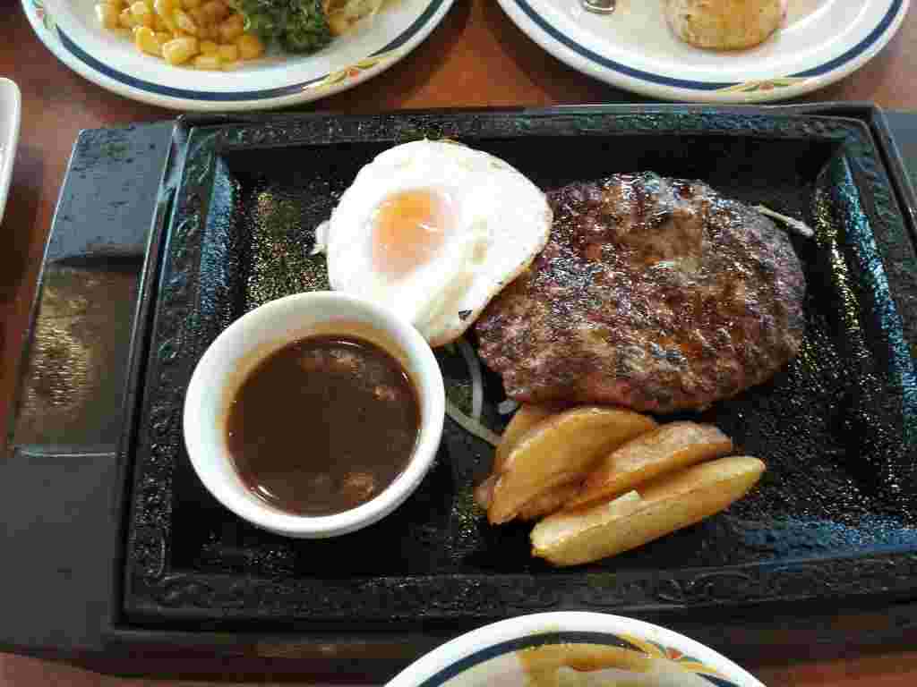 ステーキガストの目玉焼きハンバーグ