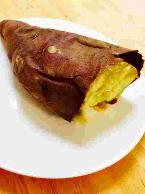 皿にのった焼き芋