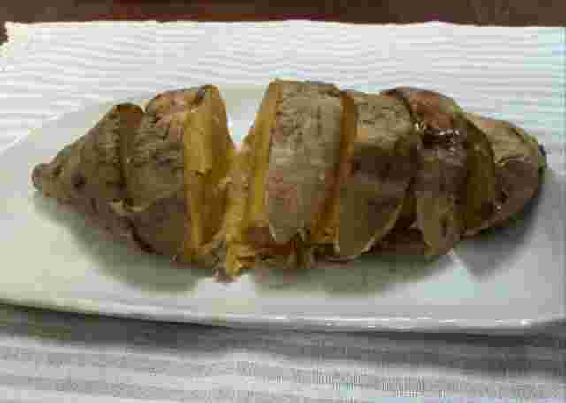 お皿にのった焼き芋