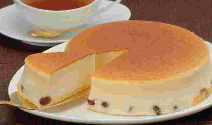 ホールのチーズケーキの画像