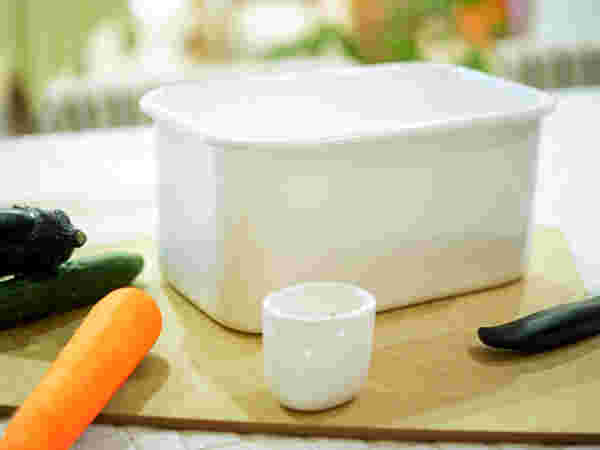 ぬか漬けを密封して冷蔵庫に入れておくのに適した保存容器