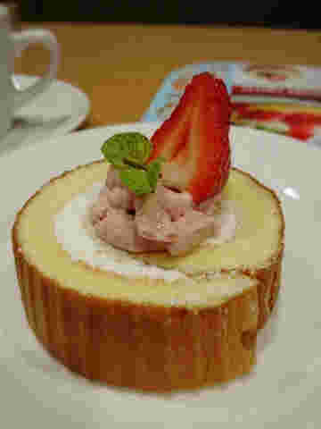 いちごのロールケーキ