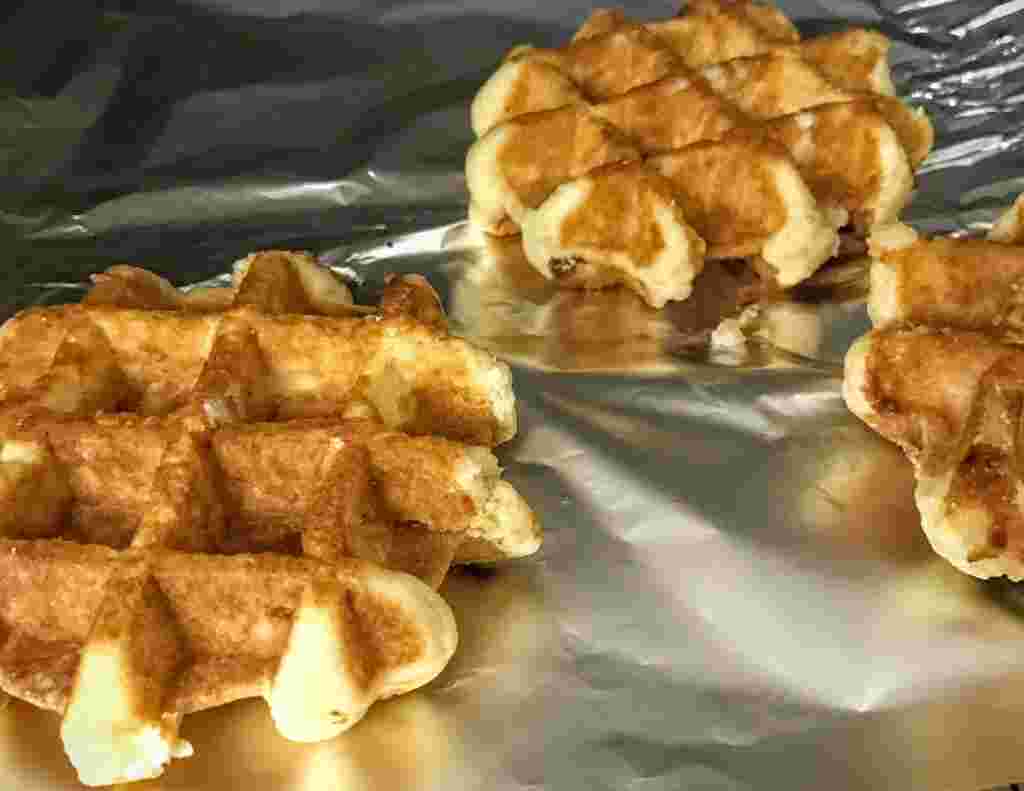 焼かれるワッフル