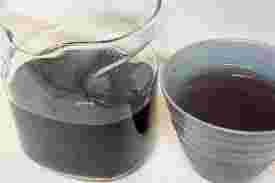 黒豆茶が机の上に用意されている