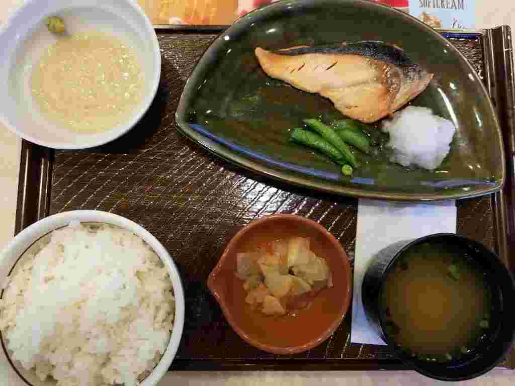 焼鮭朝定食