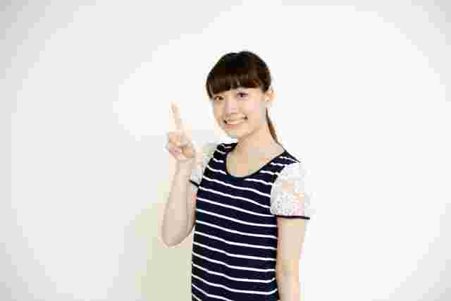 ポイント指差し女性