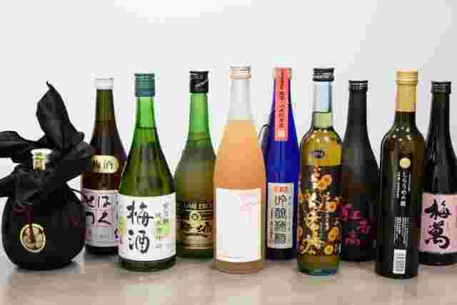 いろいろな梅酒の瓶