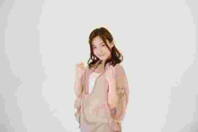 気合いを入れる女性